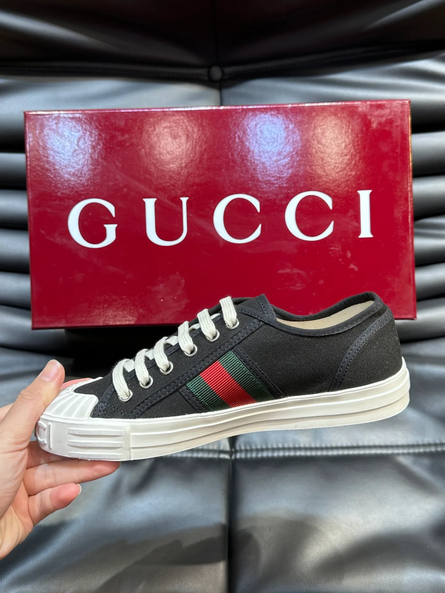 Men's shoes 💰p360 "GUUC*" Couple model 👫GG printed canvas sneakers, this sneaker is from the Gucci Lido series, and its design is inspired by the summer style and beach clubs of the Italian coast. The early autumn series reinterprets the brand's classic design elements and exquisite patterns from a modern perspective. These low-top sneakers are crafted from the brand's original fabric, the classic GG printed canvas, with a slightly distressed effect around the rubber sole. The GG pattern and logo are cleverly integrated into the sole, and the toe is embellished with an embossed Gucci logo. The towel insoles are decorated with brand logo leather labels, are light, comfortable and breathable for the feet, and come with a full set of original packaging! Size: Female 35-40 Male 38-45 (46 customized)
